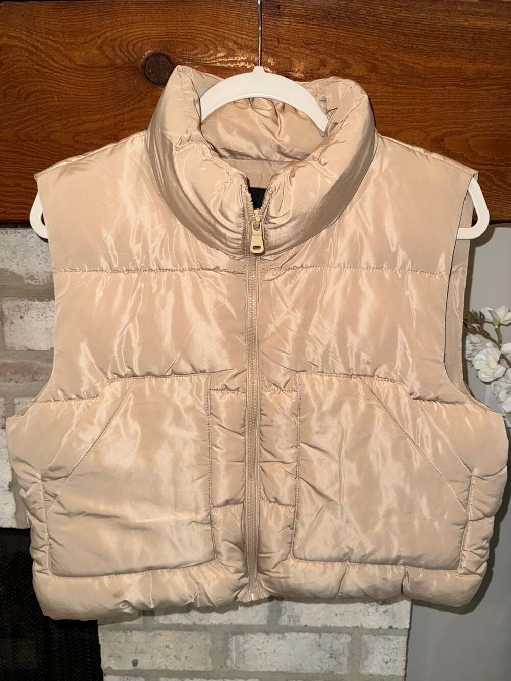 Love Tree Puffer Vest Size Medium Beige Cropped Sleeveless Zip Up